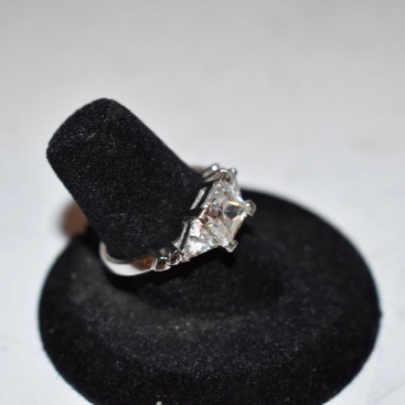 Vintage Jewelry - Vintage Sterling Silver rhinestone‎ Ring Size 6